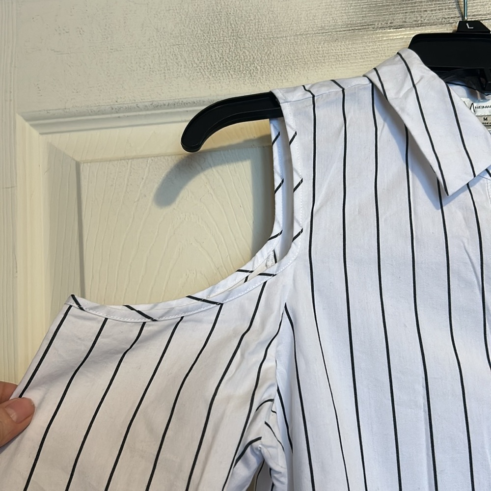 Neiman Marcus Black & White Striped Cold Shoulder… - image 5